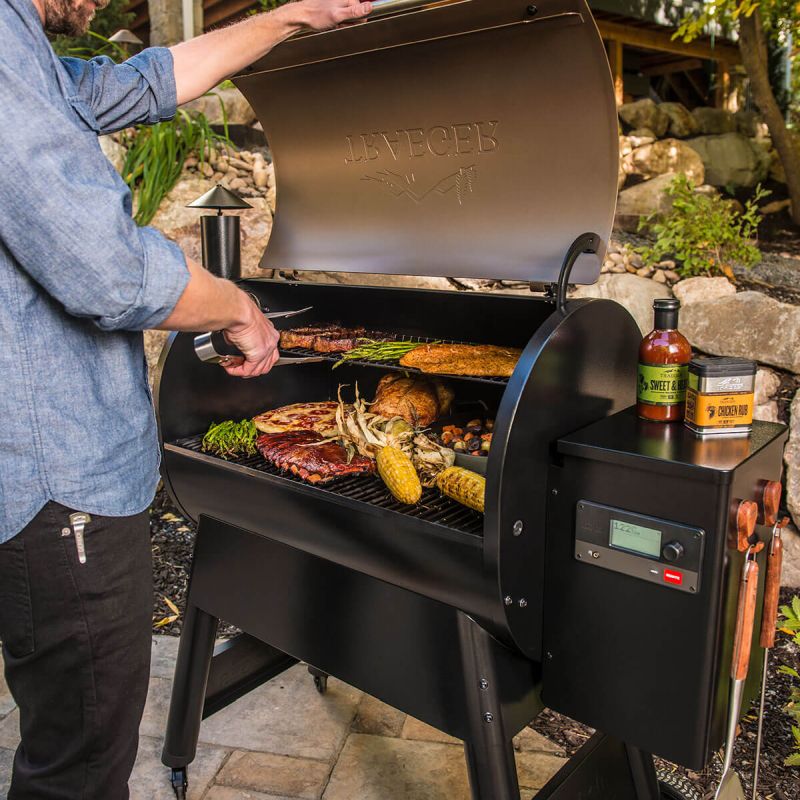 Traeger Pro D2 780 PELLET BBQ GRILL (With FREE Cover & Shelf)