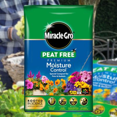 Miracle-Gro Peat Free Moisture Control Pot & Basket Compost (40 Litres)