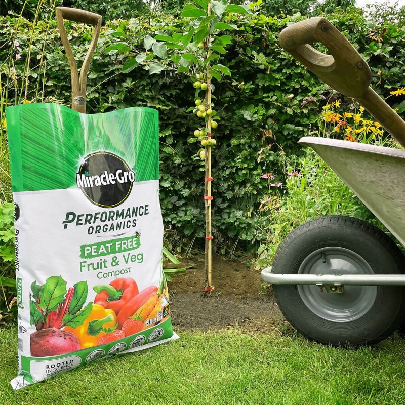 Miracle-Gro Perform Organic Peat Free Fruit & Vegetable Compost (40 Litres)
