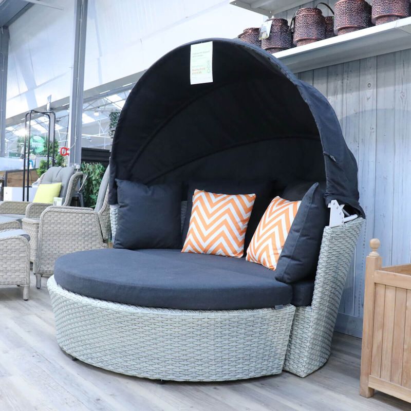 Chatsworth Daybed with Canopy